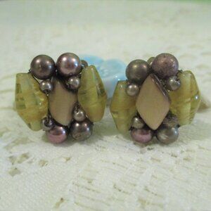 50s/60s Neutral Bead Cluster Clip On Earrings